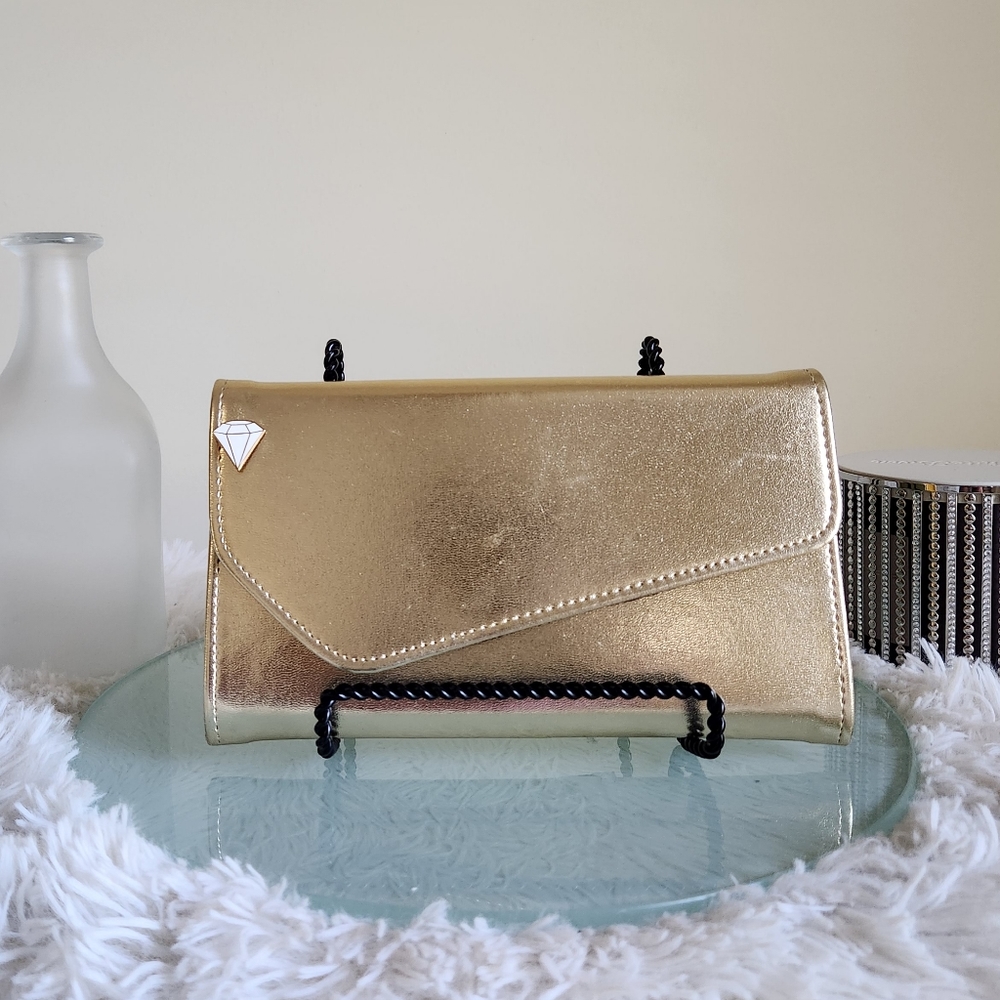 Gold clutch